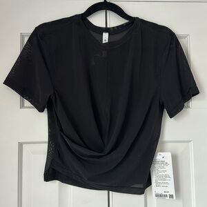 NWT Lululemon lightweight mesh reversible yoga tee size 4